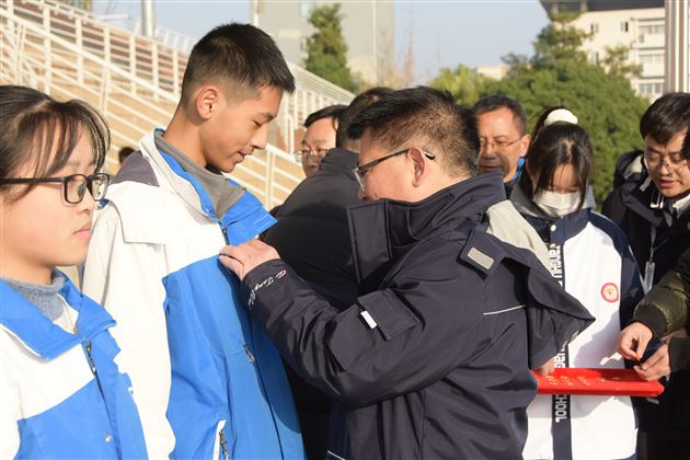 听！铿锵的青春誓言——棠外初中举行2023年下期新团员入团宣誓仪式 