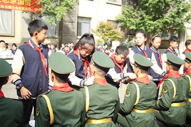 学习国防发展史 少年立志家国情——记棠外附小六年级开展家长义工活动