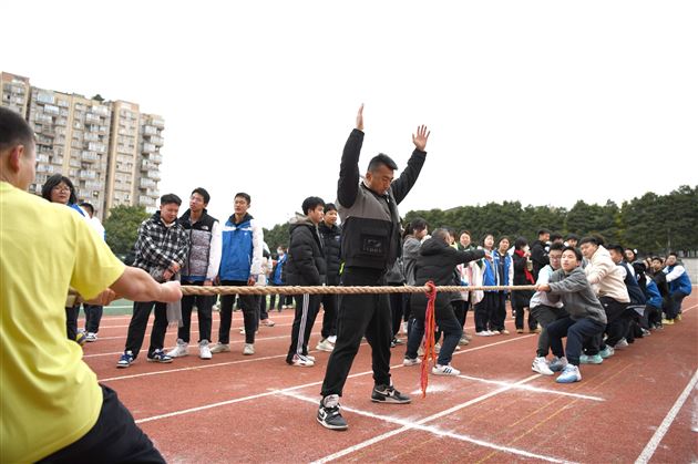 运动与零食相会 趣味与快乐加倍——记棠外高2021级冬季师生趣味运动会