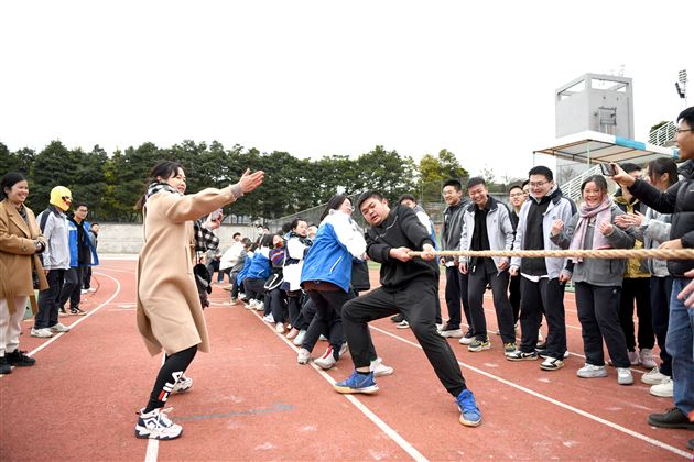 运动与零食相会 趣味与快乐加倍——记棠外高2021级冬季师生趣味运动会