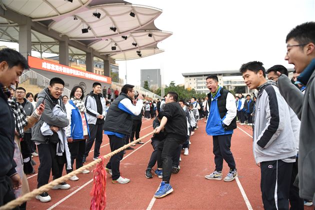 运动与零食相会 趣味与快乐加倍——记棠外高2021级冬季师生趣味运动会