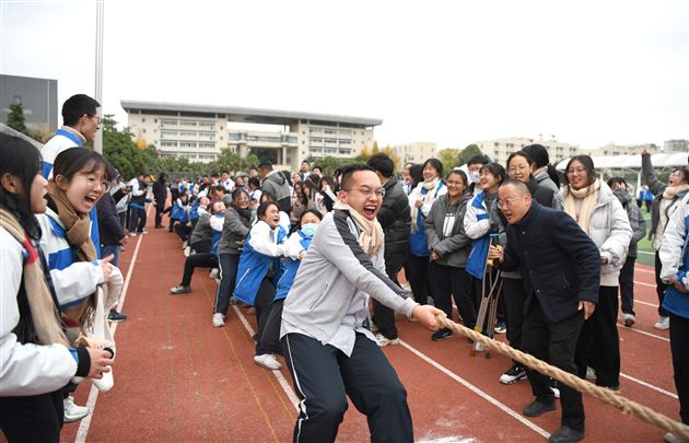 运动与零食相会 趣味与快乐加倍——记棠外高2021级冬季师生趣味运动会 