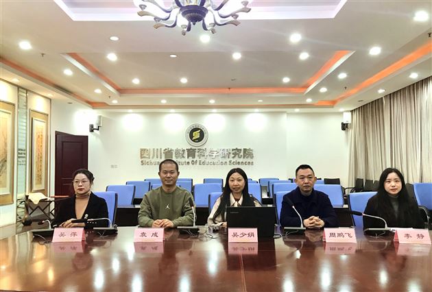 棠外初中党员教师袁成受四川省教科院邀请作全省家庭教育指导专题培训