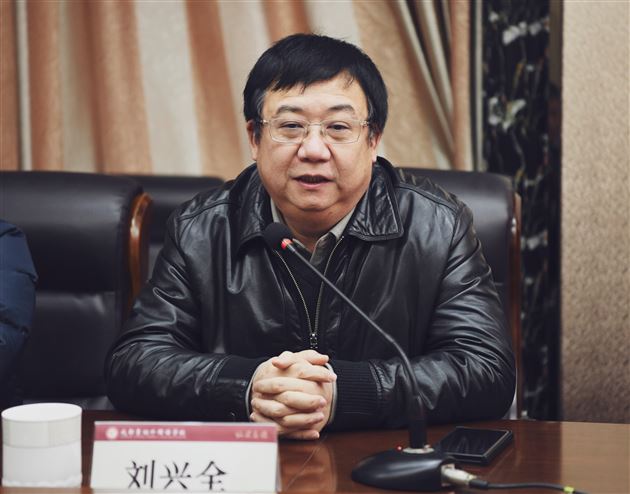 成都棠湖外国语学校与西南民族大学艺术学院举行教育实习基地签约暨授牌仪式