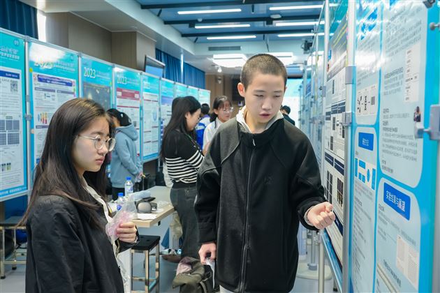 聂言芷参加全国终评学员互评