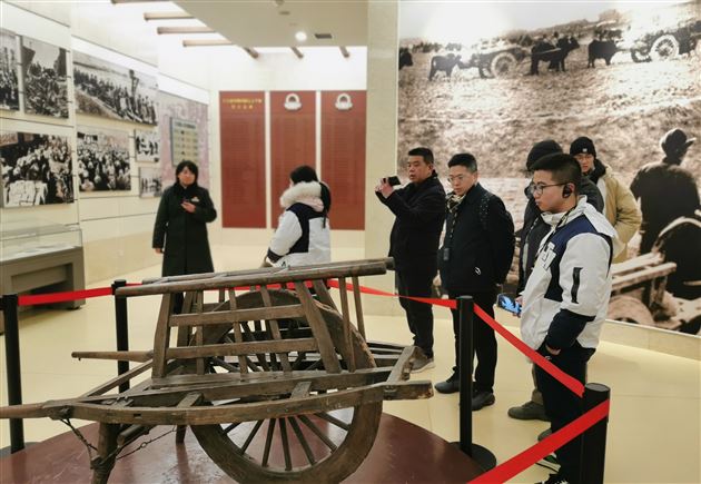 参观西柏坡博物馆