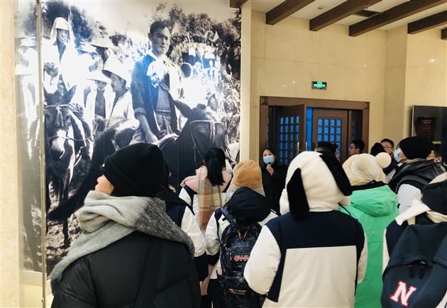 参观西柏坡博物馆