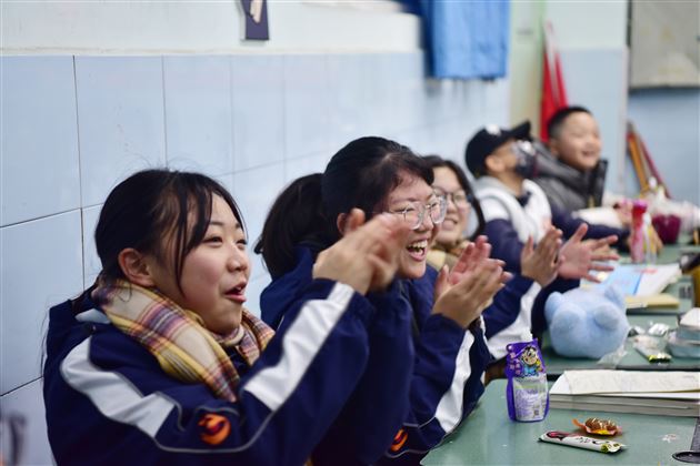 喜迎元旦佳节 共赴青春未来——记棠外初2023级班级元旦晚会