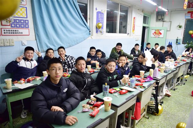 喜迎元旦佳节 共赴青春未来——记棠外初2023级班级元旦晚会