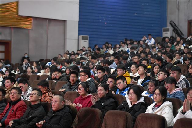 一诊试剑露锋芒 再启新程攀新高——棠外高2021级举行一诊表彰大会