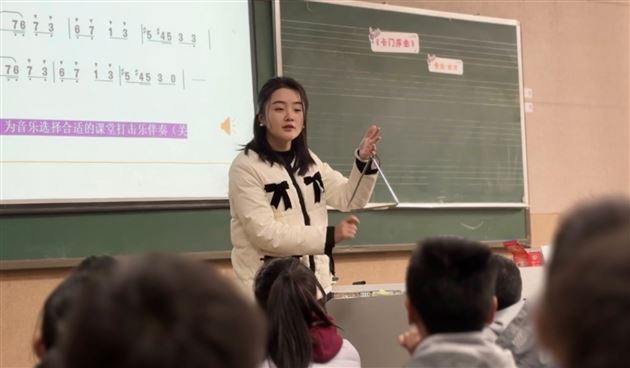 棠外音乐教师李思佳受邀送教至新津