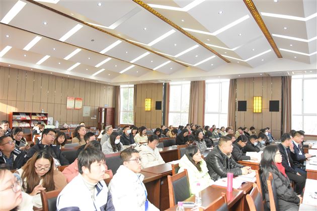 润泽学生心灵  筑牢安全防线——棠外初中开展班主任、生活老师心理技能专题培训会暨期末工作安全会