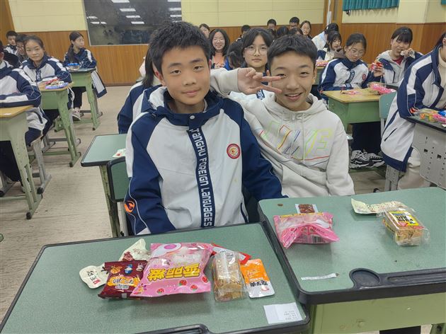 总结得失 展望未来——棠外初2022级召开学生会工作总结暨表彰大会