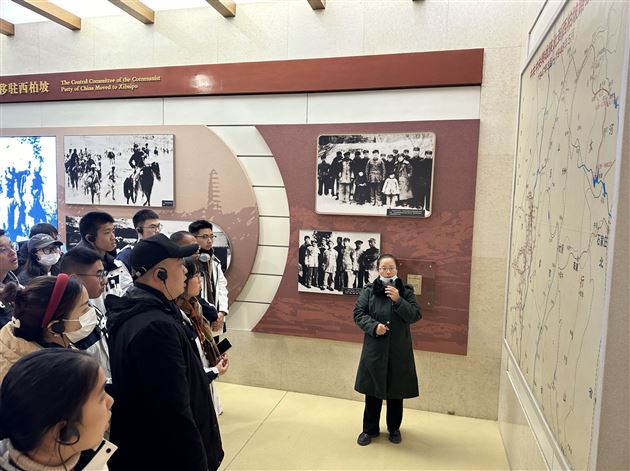 参观西柏坡博物馆