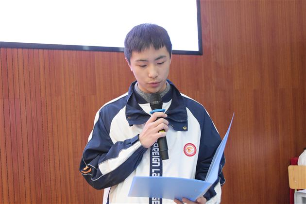 初二国旗班班长肖凡博