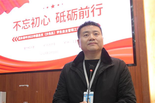 初中副校长刘勇