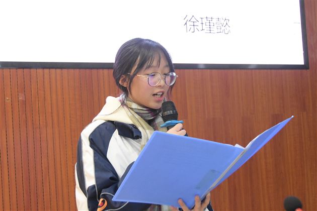 初二年级学生会主席徐瑾懿