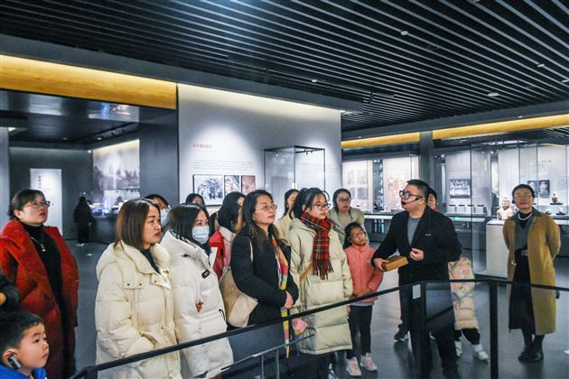 了解川大历史 共创公益事业——棠外小学第一党支部开展主题党日活动