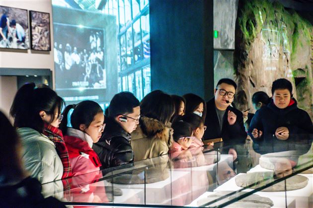 了解川大历史 共创公益事业——棠外小学第一党支部开展主题党日活动