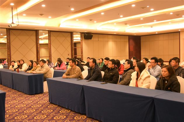 凝心聚力，攻坚克难，勇攀高峰——记成都棠湖外国语学校初中第一、三党支部主题党日活动