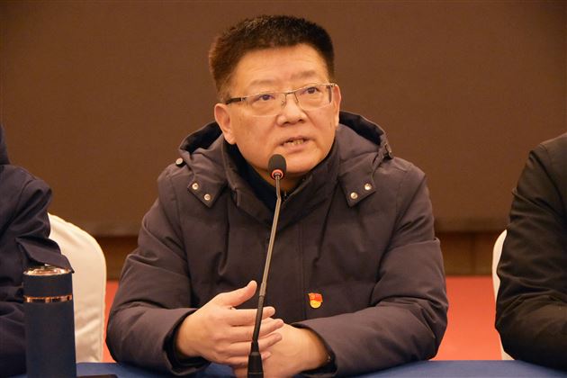 凝心聚力，攻坚克难，勇攀高峰——记成都棠湖外国语学校初中第一、三党支部主题党日活动 