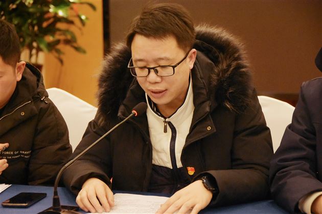 凝心聚力，攻坚克难，勇攀高峰——记成都棠湖外国语学校初中第一、三党支部主题党日活动 