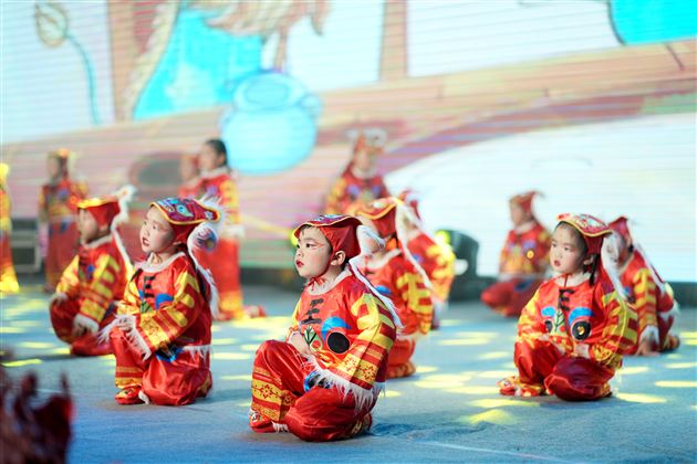 棠湖仁智幼儿园举行2024“龙行龘龘闹新年”文艺汇演