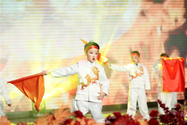 棠湖仁智幼儿园举行2024“龙行龘龘闹新年”文艺汇演