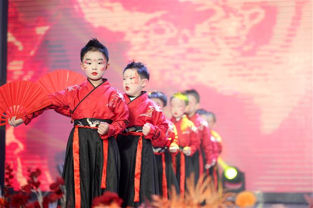 棠湖仁智幼儿园举行2024“龙行龘龘闹新年”文艺汇演