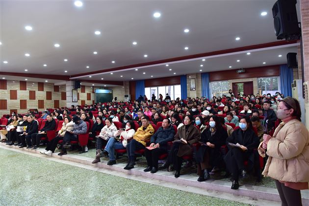 给孩子更多的选择，给家长更好的服务——棠外高2021级举行家长会