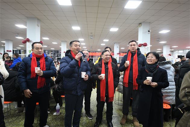 龙腾虎跃迎新春 龙马精神创未来——成都棠湖外国语学校2024年新春教职工团拜会