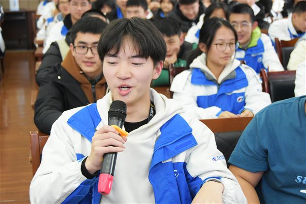 用“心”助人  温暖陪伴——棠外初中开展学生心理健康培训暨学生成长讲座