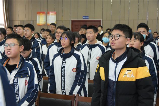 用“心”助人  温暖陪伴——棠外初中开展学生心理健康培训暨学生成长讲座