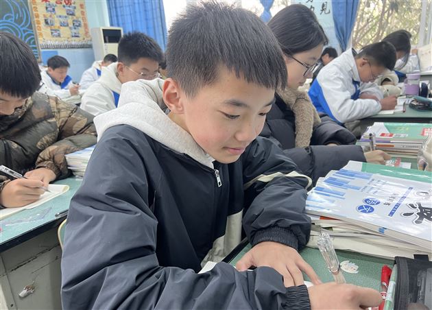 爱意为墨 礼赞女神——棠外初三语文组开展“献给心中最美的她”三行诗创作活动 