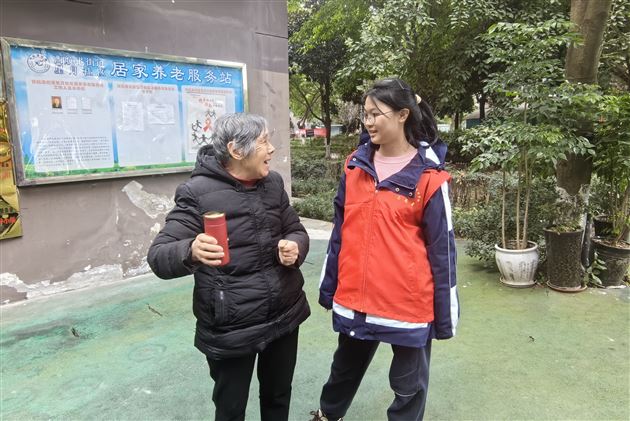 弘扬雷锋精神 争做时代新人——记棠外初2023级学生代表社区志愿服务活动