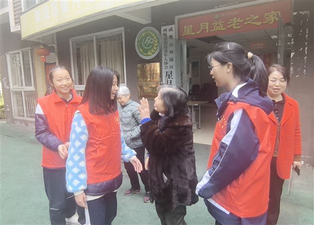 弘扬雷锋精神 争做时代新人——记棠外初2023级学生代表社区志愿服务活动