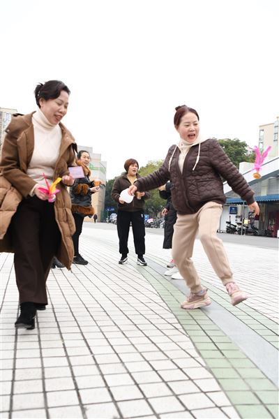 春风十里百花盛 灼灼其华不及卿——棠外开展2024年“三八”国际劳动妇女节趣味游园活动 