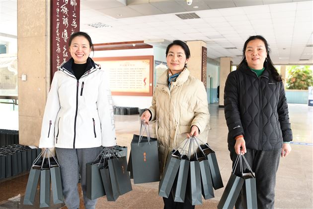 春风十里百花盛 灼灼其华不及卿——棠外开展2024年“三八”国际劳动妇女节趣味游园活动 