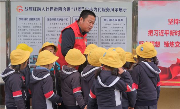 满满爱国情 军幼齐同心——棠湖仁智幼儿园&寺圣社区爱国主义教育活动