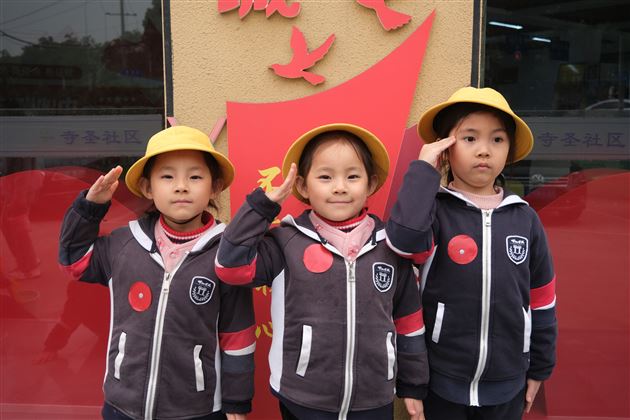 满满爱国情 军幼齐同心——棠湖仁智幼儿园&寺圣社区爱国主义教育活动