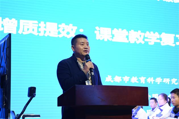 初中副校长刘勇大会致词