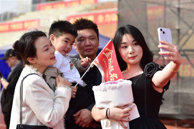 春山在望，同行追光——记棠外高2024届高三成人仪式暨高考誓师大会 