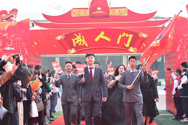 春山在望，同行追光——记棠外高2024届高三成人仪式暨高考誓师大会