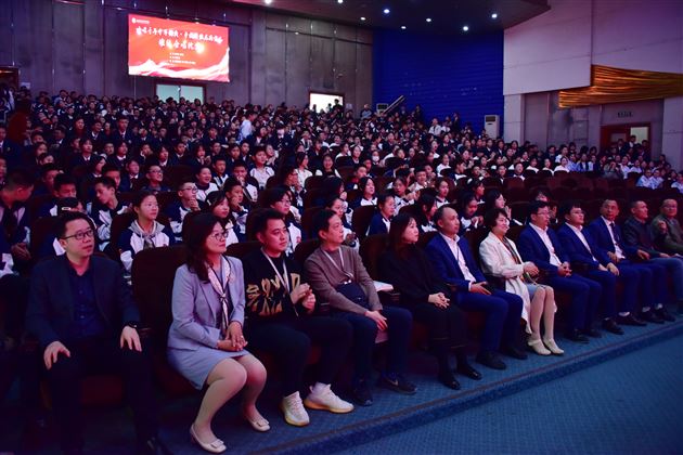 中华经典润心田 诗词歌赋赞少年——记棠外初2023级班级合唱比赛