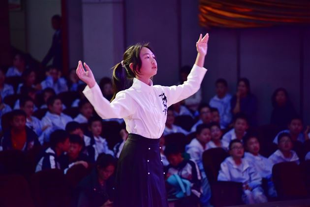 中华经典润心田 诗词歌赋赞少年——记棠外初2023级班级合唱比赛