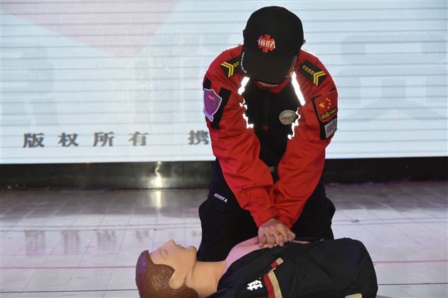 学会急救 才能救急——棠外初中开展急救知识与技能专题培训 