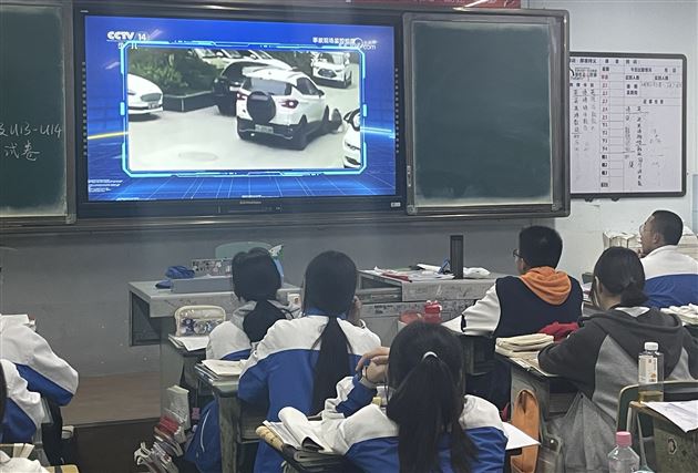 知危险，会避险——棠外初中部开展交通安全主题班会课