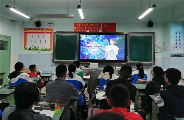 知危险，会避险——棠外初中部开展交通安全主题班会课