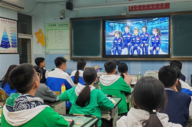 知危险，会避险——棠外初中部开展交通安全主题班会课