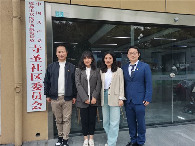 棠外初中党总支党员教师进社区合影